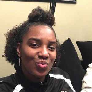 Meet your Posher, Monique